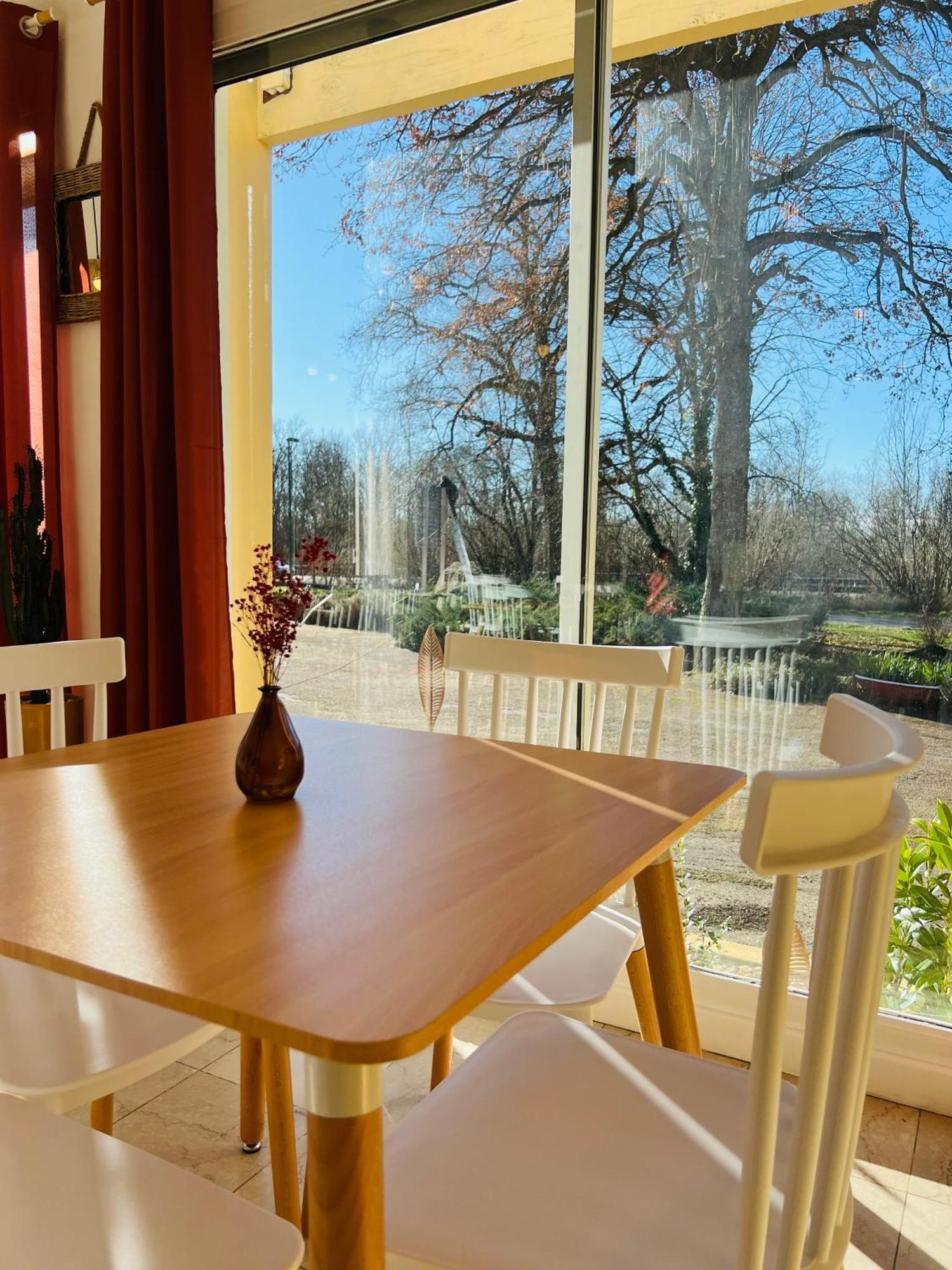 Motel Les Broussailles Mesves-sur-Loire Εξωτερικό φωτογραφία