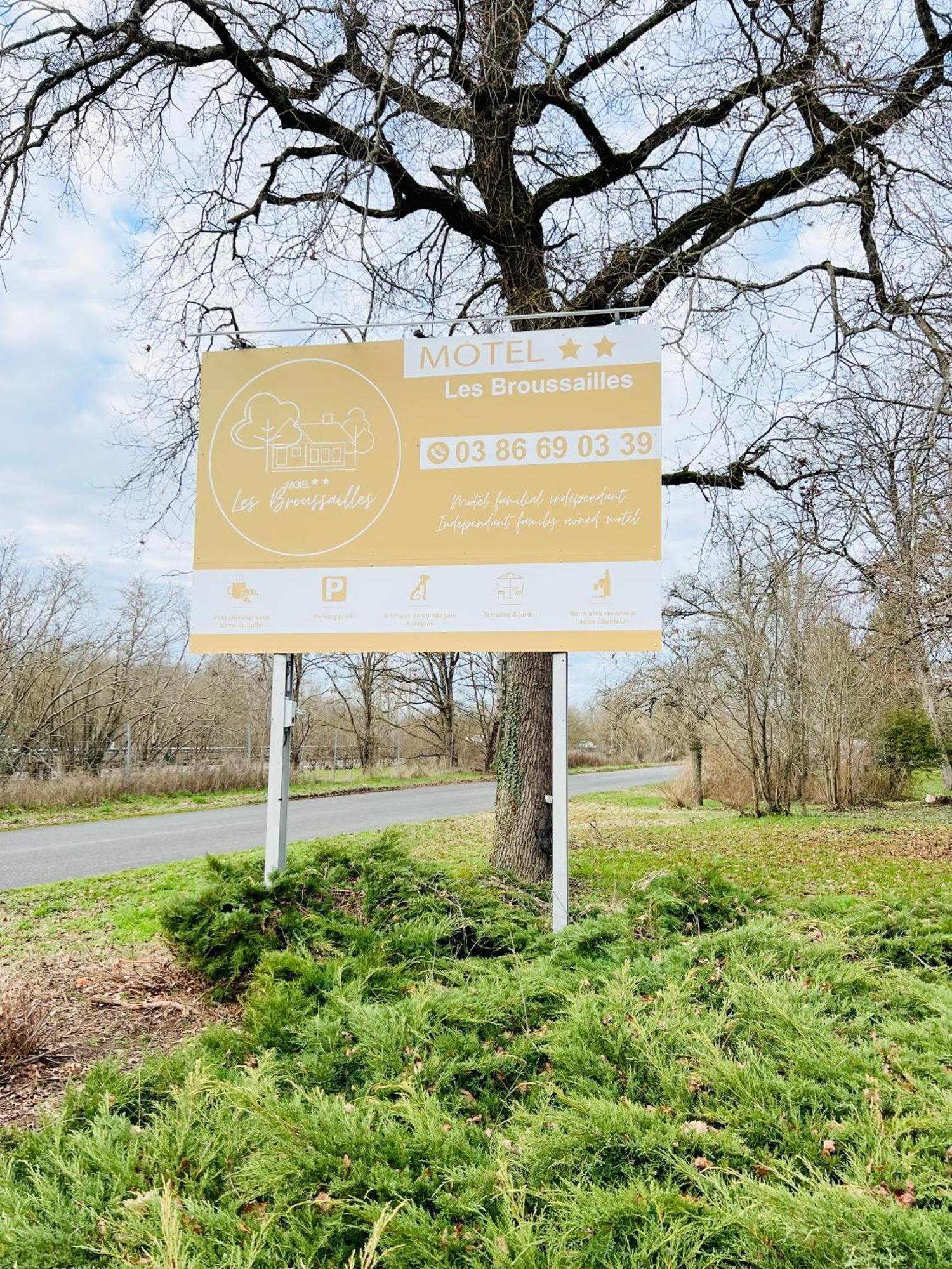 Motel Les Broussailles Mesves-sur-Loire Εξωτερικό φωτογραφία